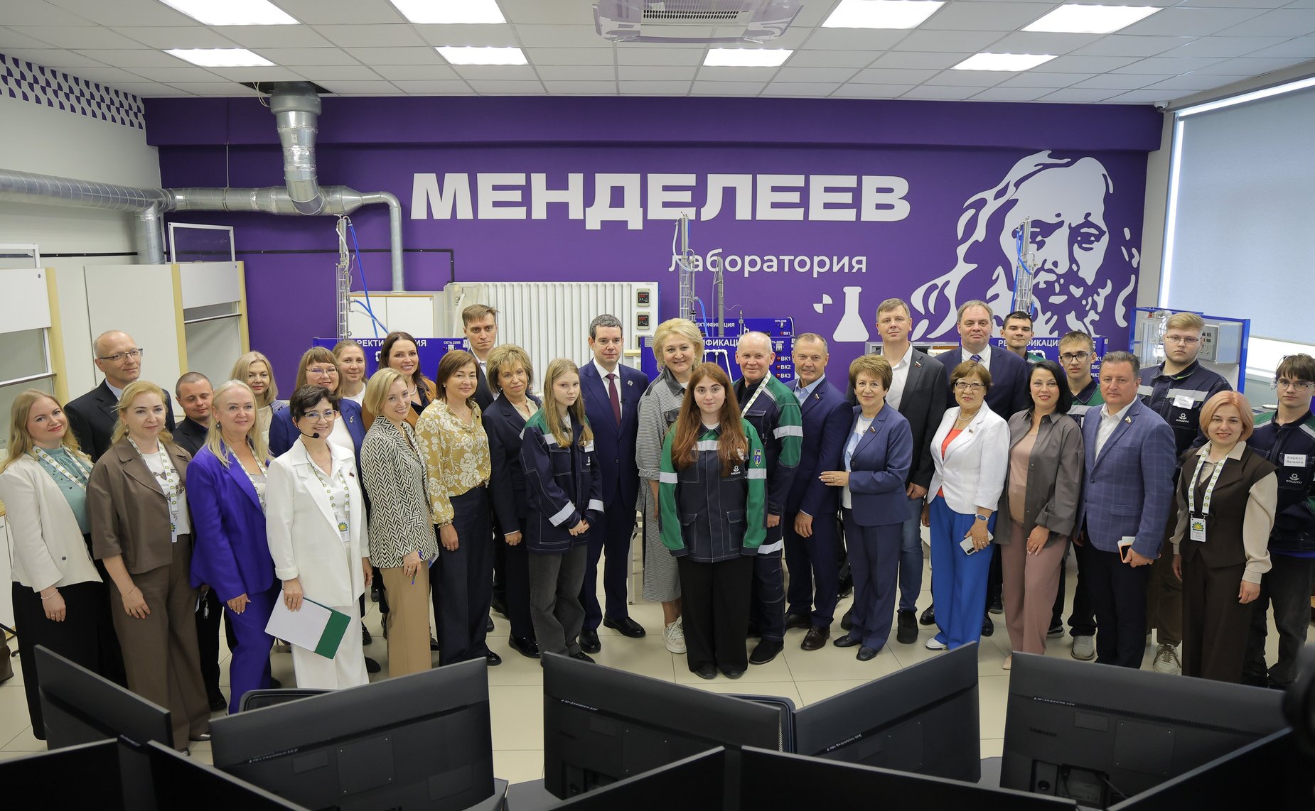 Выездное заседание Комитета Совета Федерации по науке, образованию и культуре «Развитие системы непрерывного образования для обеспечения технологического лидерства региона ( на примере Вологодской области)» Посещение химико-технологического колледжа