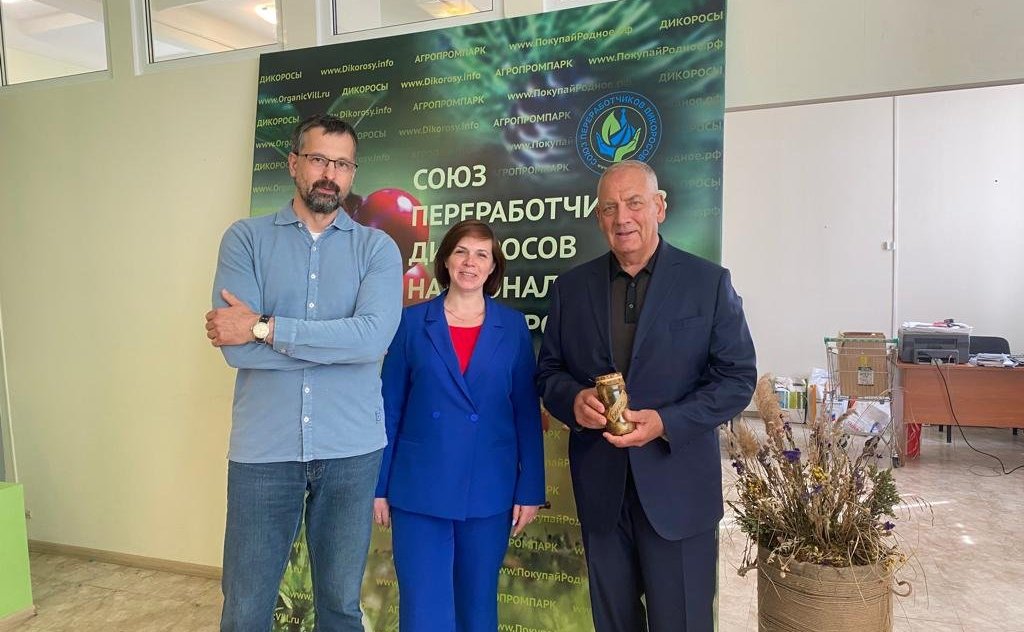 Сергей Митин посетил производство по переработке дикоросов