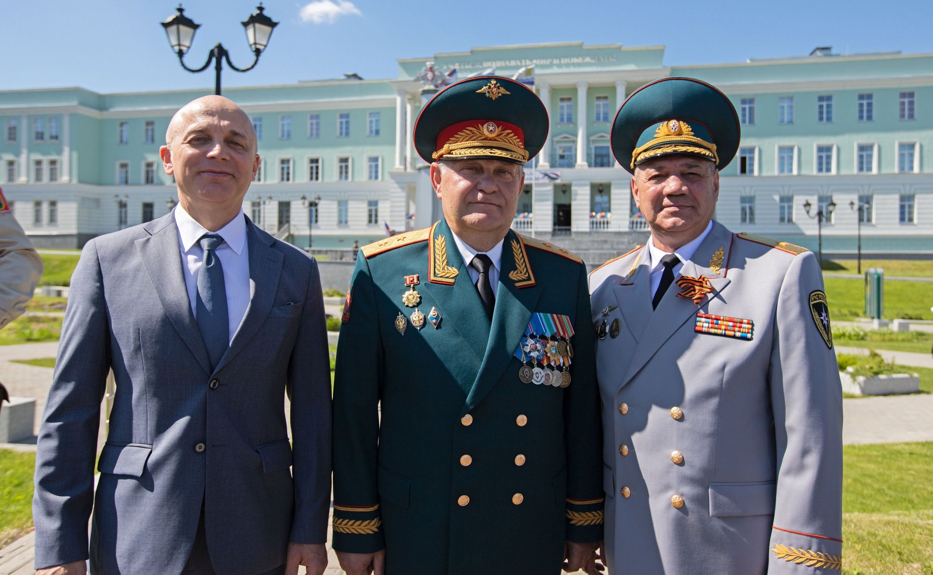 Александр Ракитин во время рабочей поездки в регион принял участие в торжественных мероприятиях, посвященных первому выпуску кадет в Петрозаводском Президентском кадетском училище