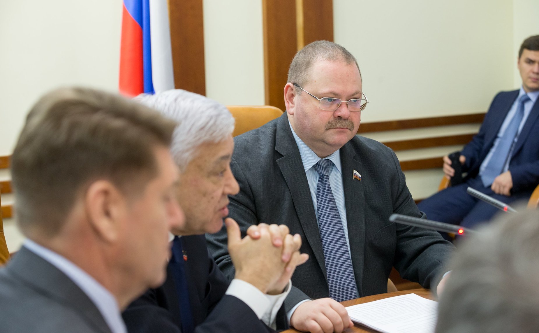 Олег Мельниченко