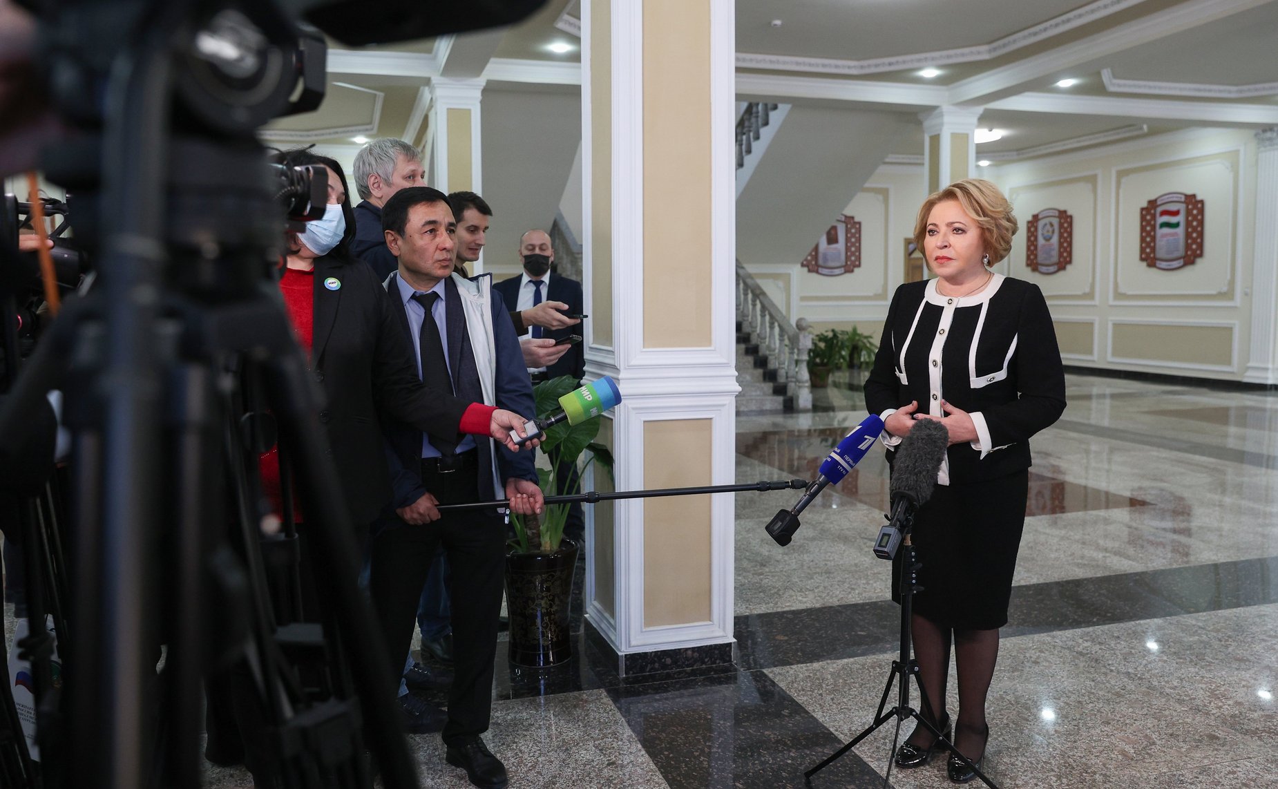 Пресс-подход Валентины Матвиенко