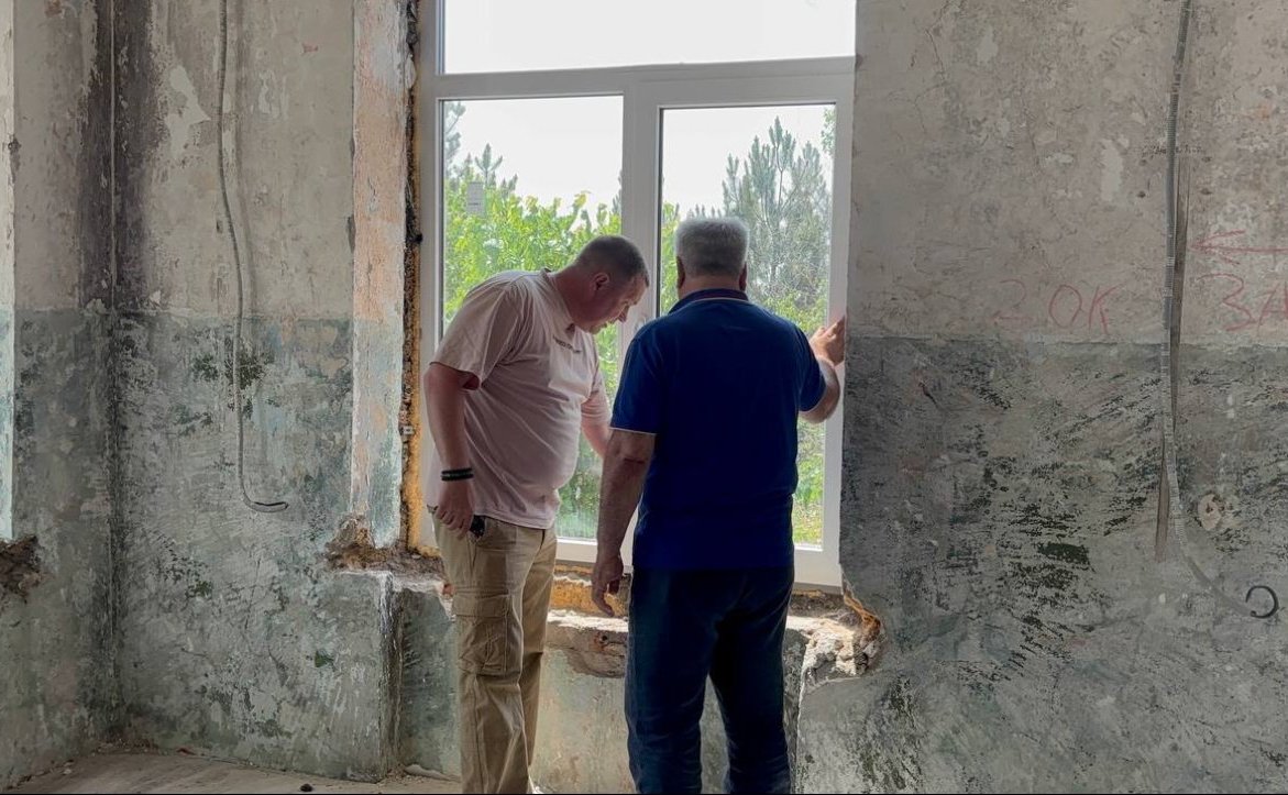 Игорь Кастюкевич ознакомился с ходом ремонтных работ в гериатрическом центре Херсонской области