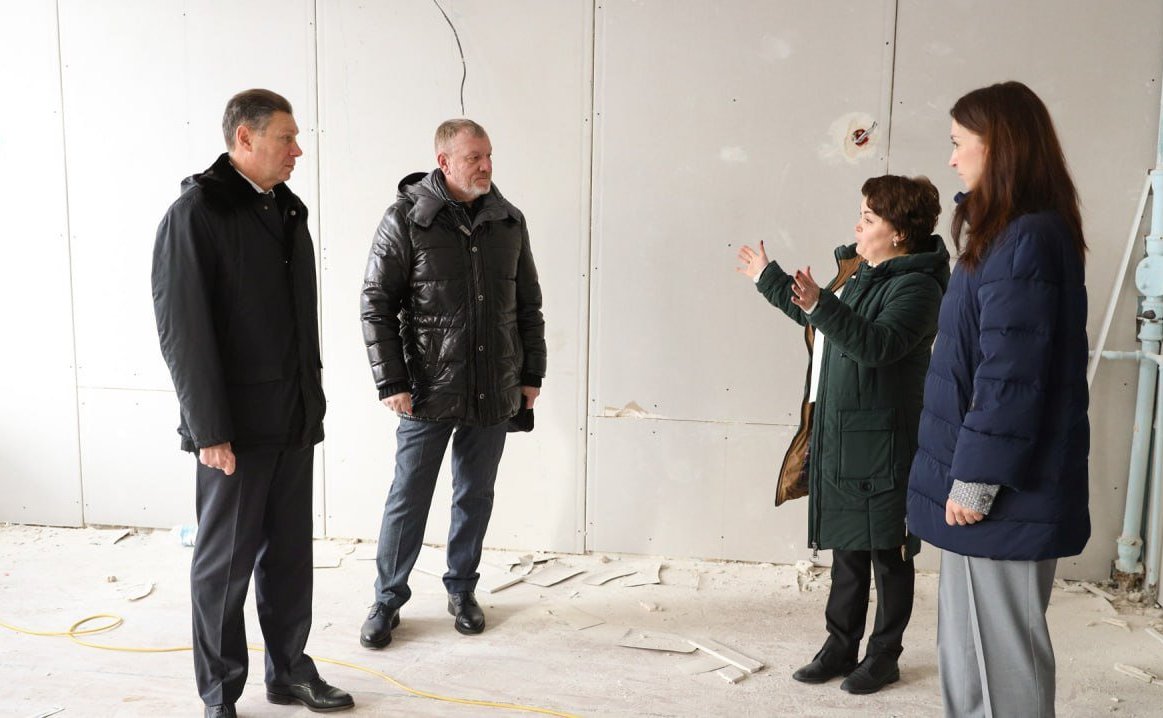 Сергей Горняков ознакомился с ходом ремонтных работ в школах Волгограда