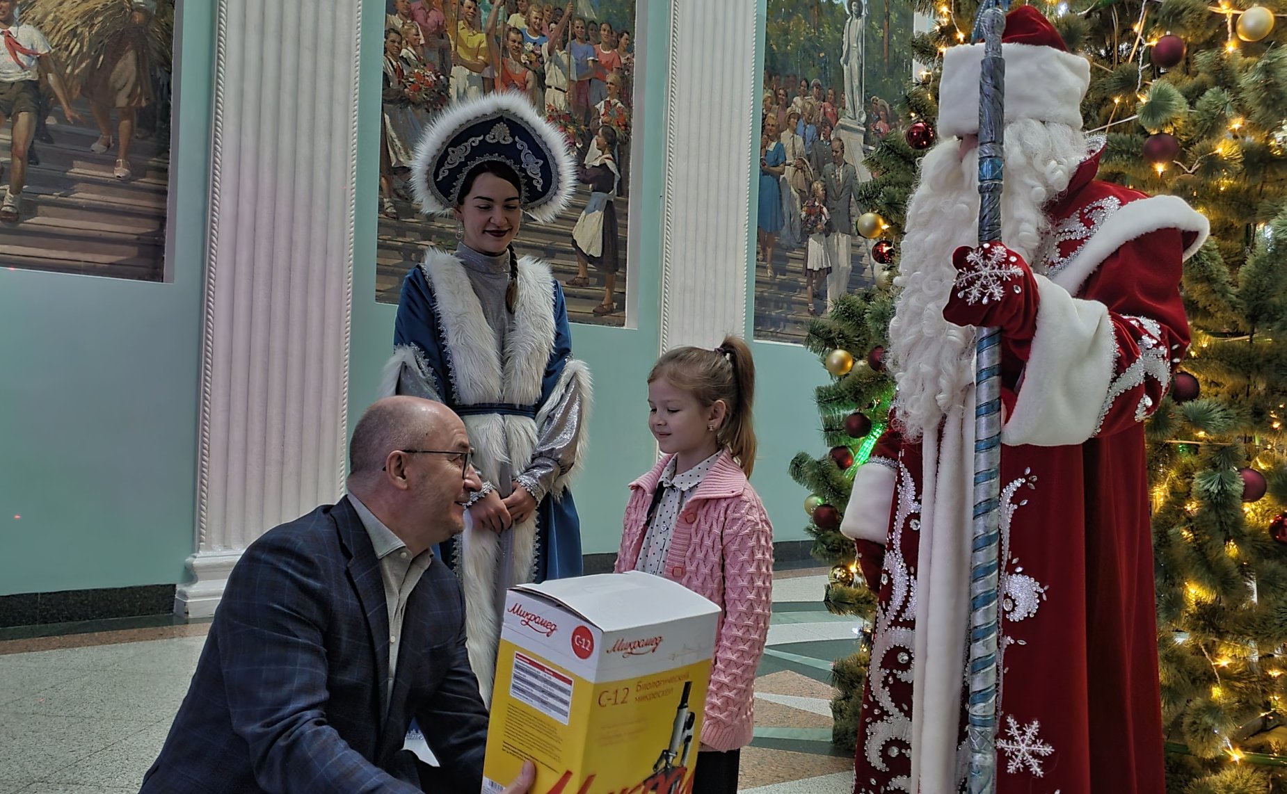 Олег Цепкин принял участие во Всероссийской благотворительной акции «Елка желаний» и исполнил мечту 7-летней Златы из города Аши