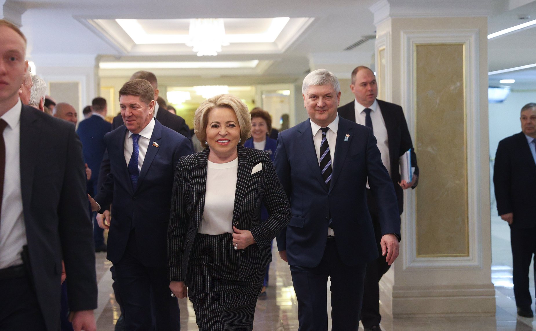 Валентина Матвиенко и Александр Гусев осмотрели выставку, посвященную истории, культуре и перспективным направлениям развития Воронежской области