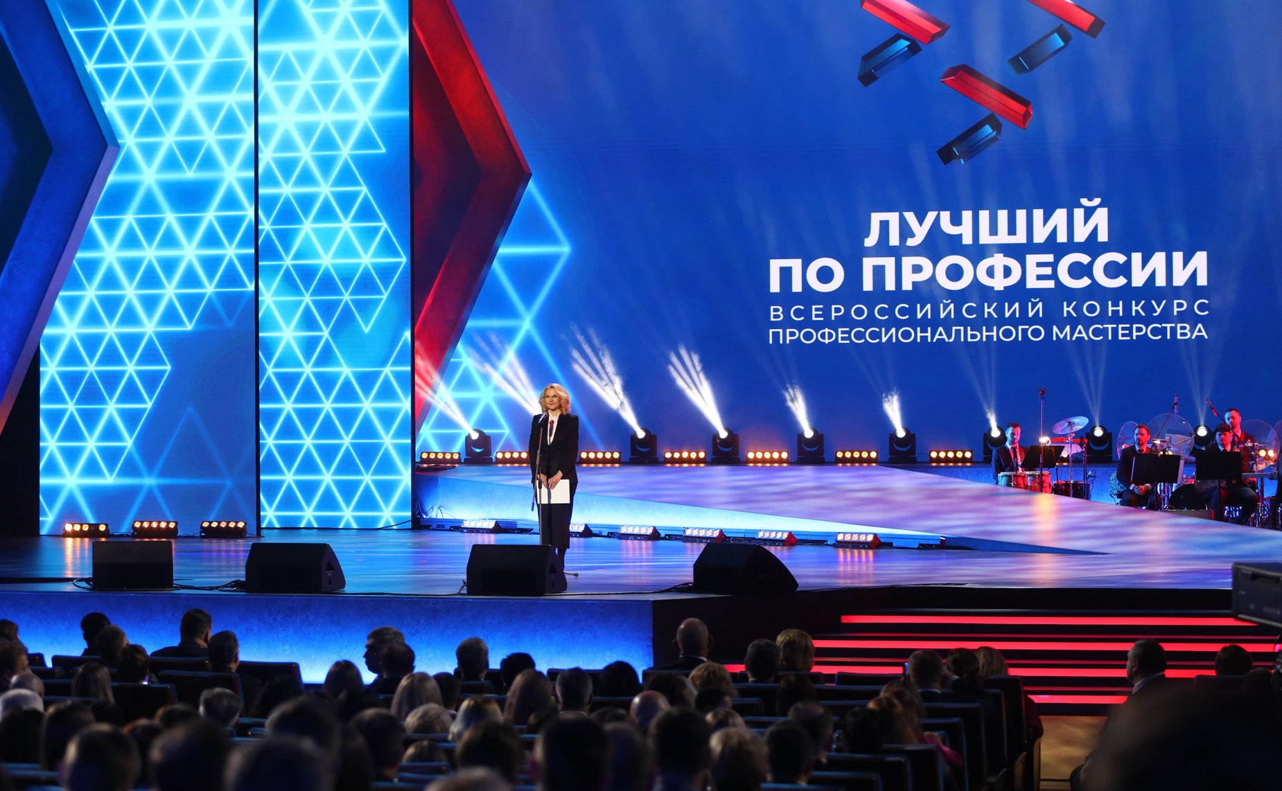 Заместитель Председателя Совета Федерации Инна Святенко приняла участие в торжественной церемонии награждения победителей и призеров в рамках итогового мероприятия Всероссийского конкурса профессионального мастерства «Лучший по профессии»