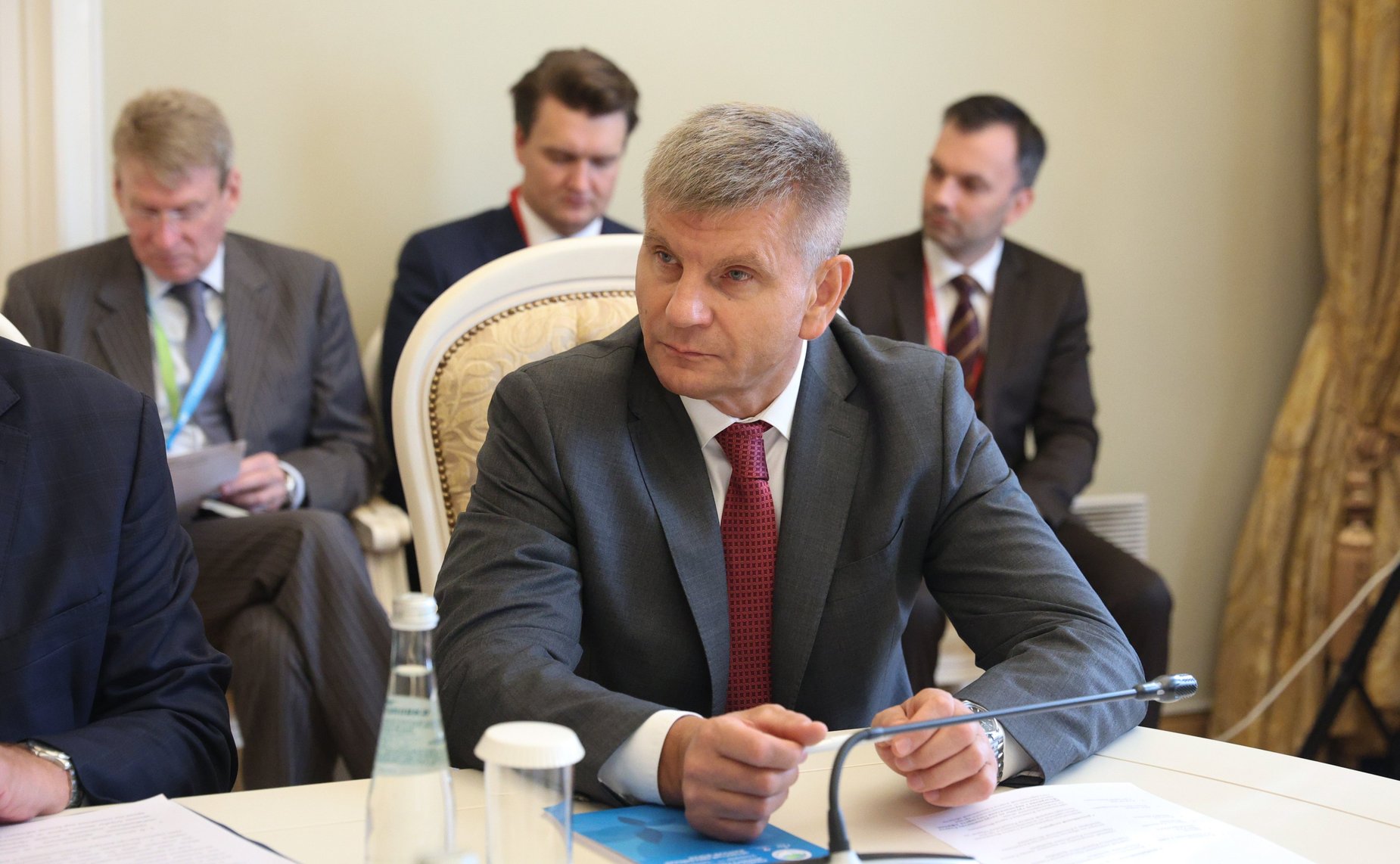 Геннадий Голов