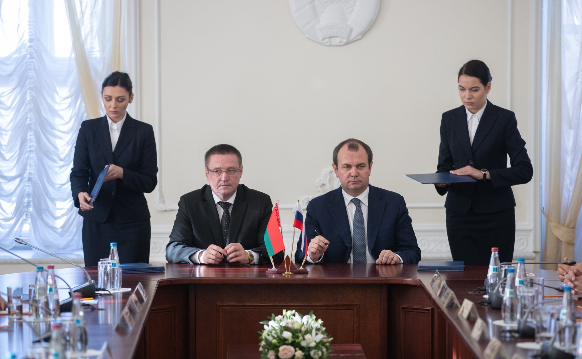 В. Матвиенко и М. Мясникович провели совместную встречу с руководителями субъектов России и Беларуси