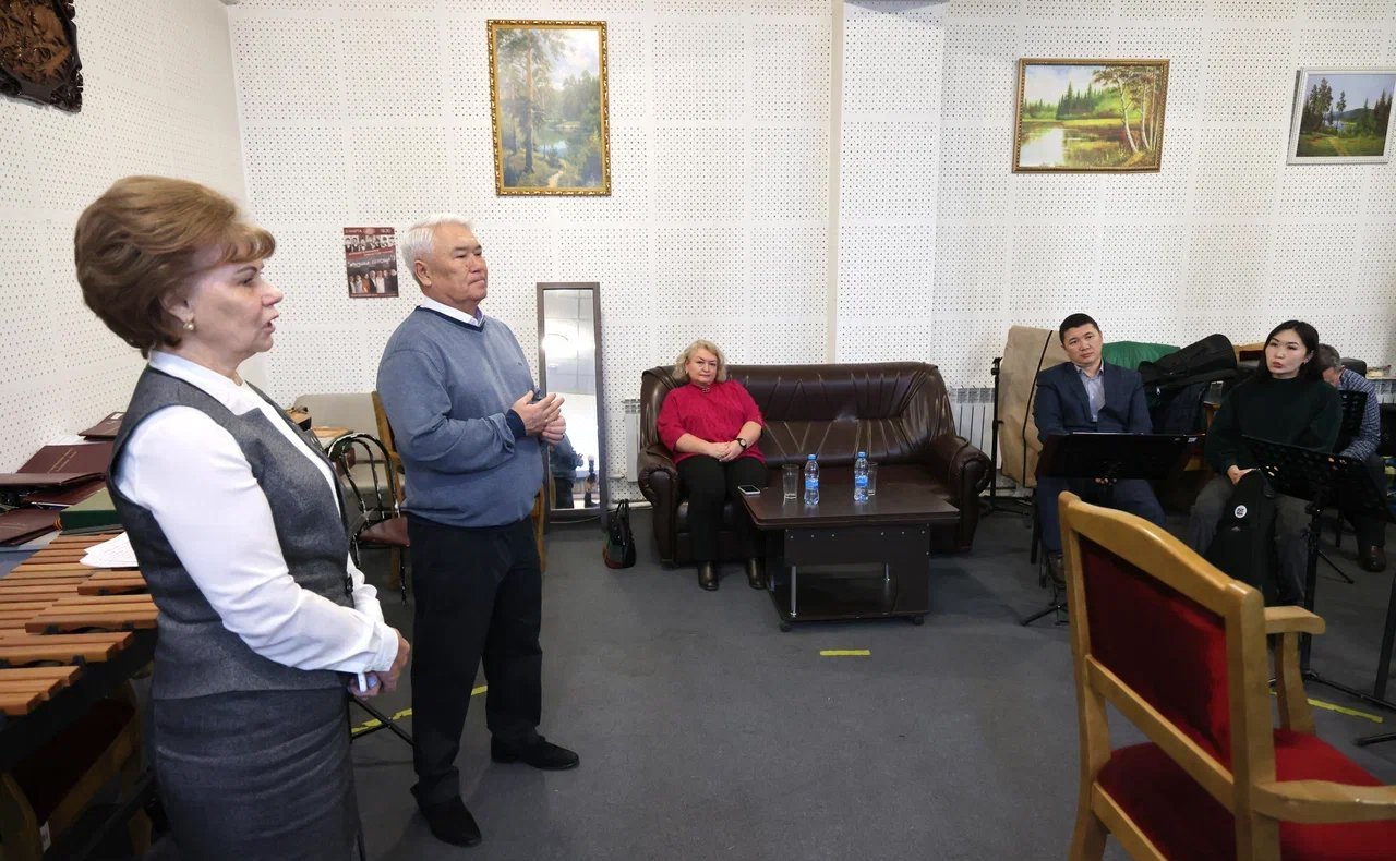 Татьяна Гигель в ходе рабочей поездки в регион вместе с первым заместителем министра культуры Ларисой Стрельниковой встретилась с коллективом Государственного оркестра Республики Алтай