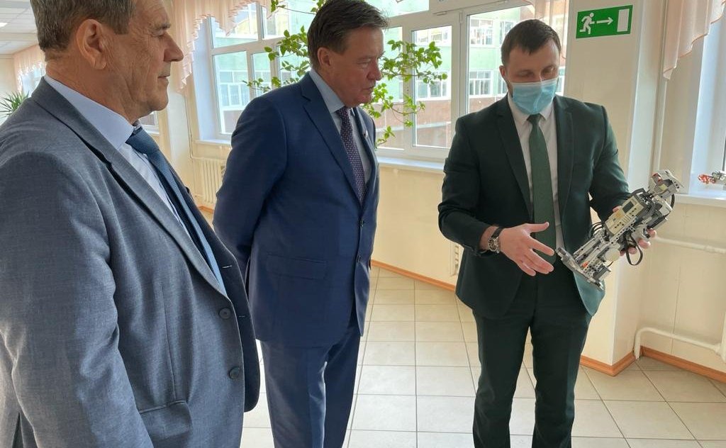 Сергей Рябухин посетил Авторский лицей в Ульяновске