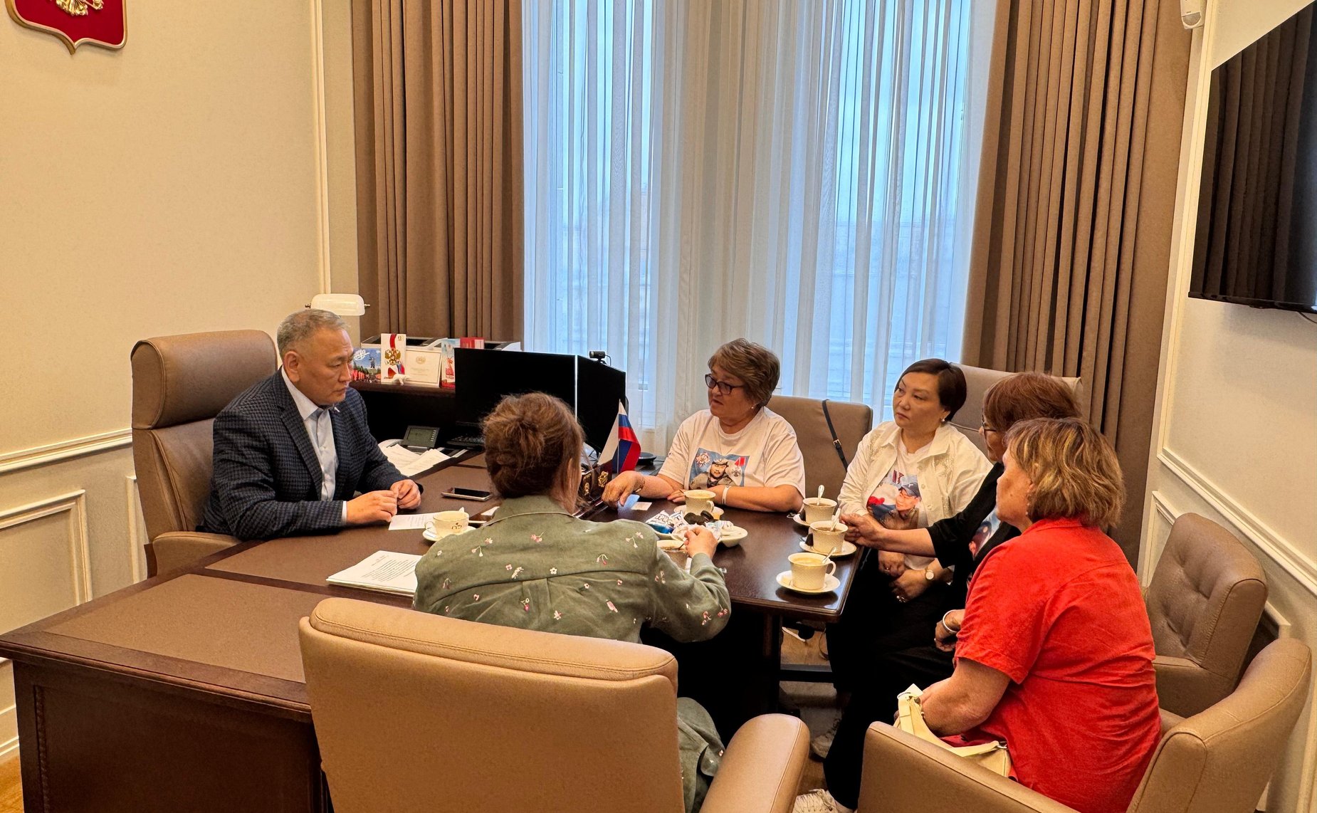 Сахамин Афанасьев провел встречу в Совете Федерации с матерями из Якутии, чьи сыновья погибли в ходе специальной военной операции