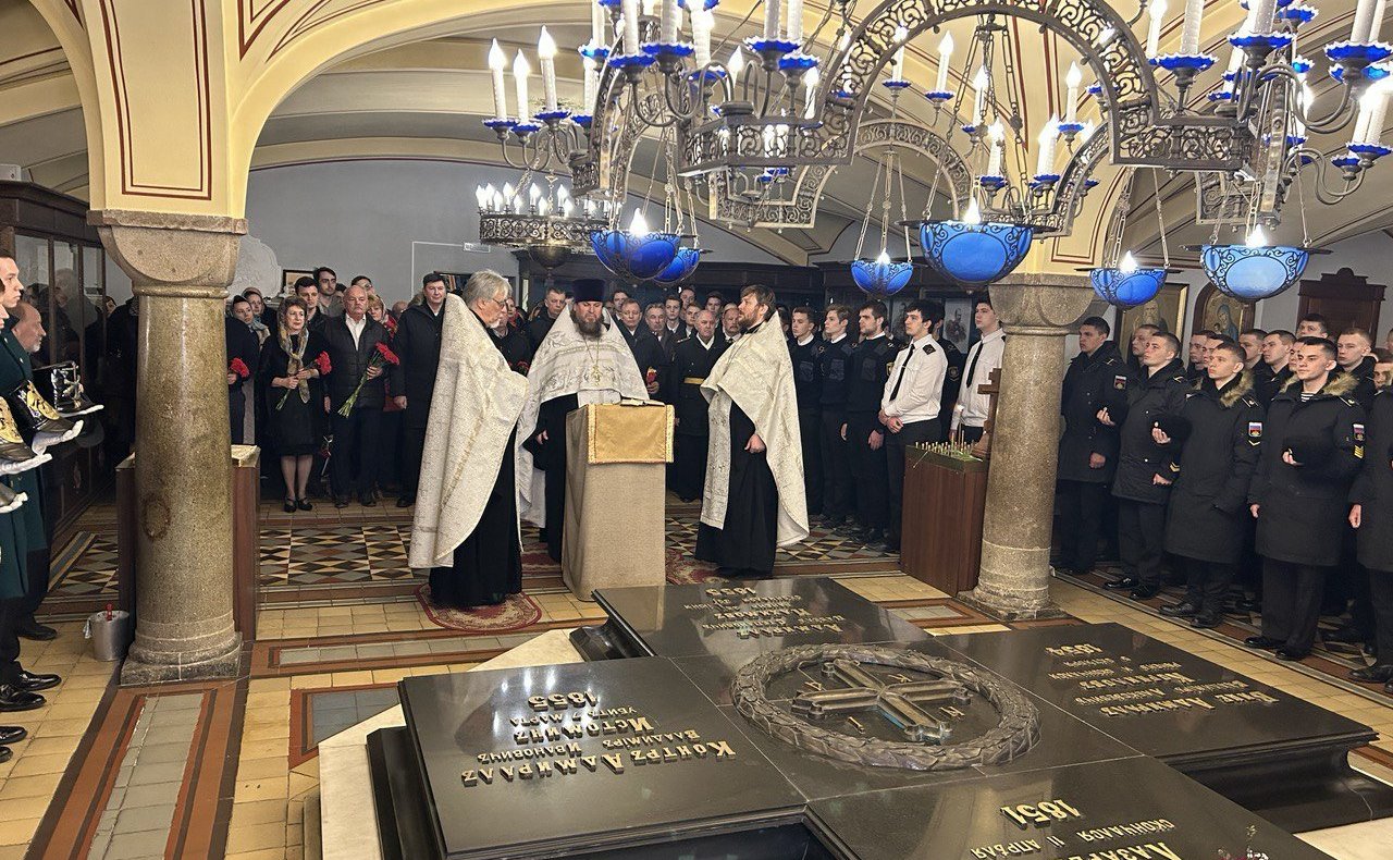 Екатерина Алтабаева в рамках региональной недели приняла участие в памятных мероприятиях, посвященных 218-й годовщине со дня рождения вице-адмирала Владимира Алексеевича Корнилова