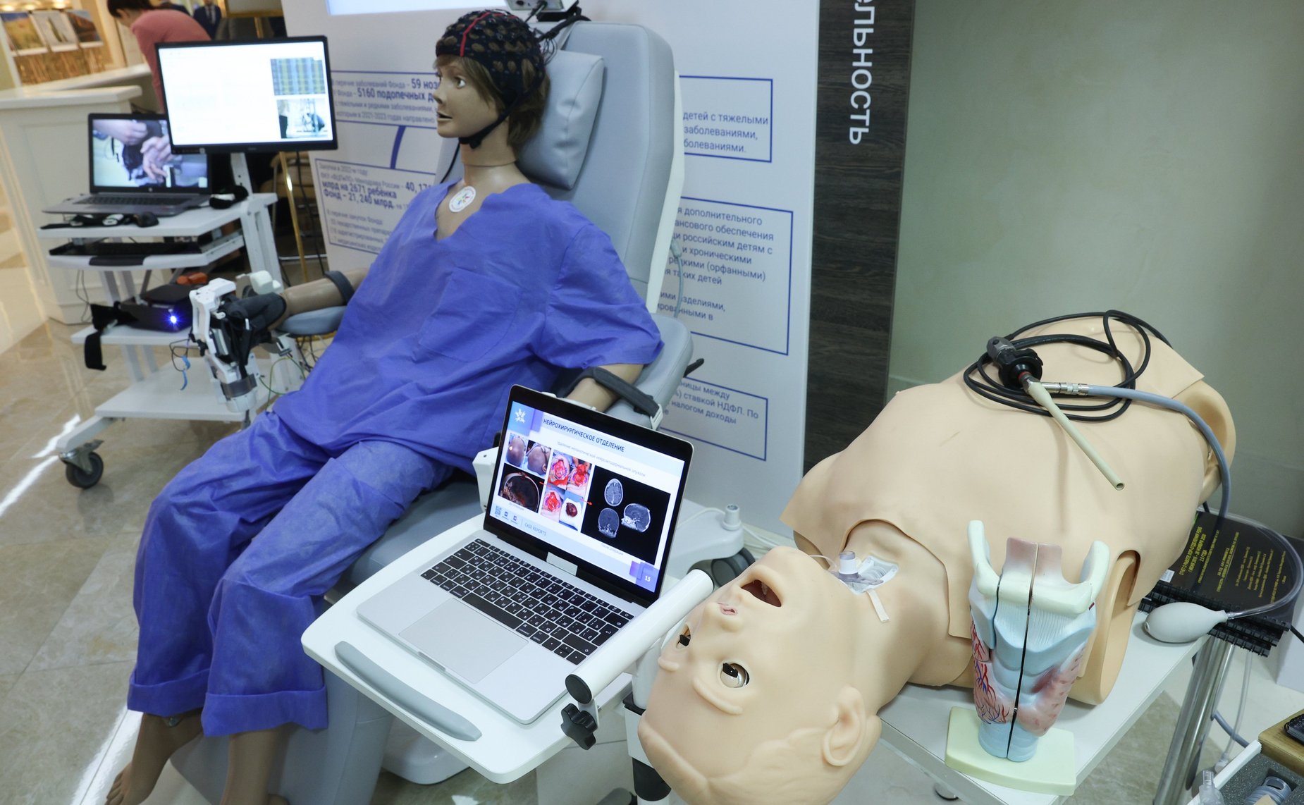 Торжественное открытие выставки достижений здравоохранения в сфере охраны здоровья матери и ребенка