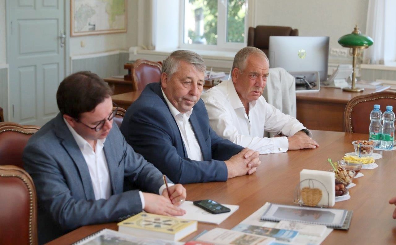 Сергей Митин провел выездное заседание рабочей группы по противодействию незаконному обороту упакованной питьевой воды