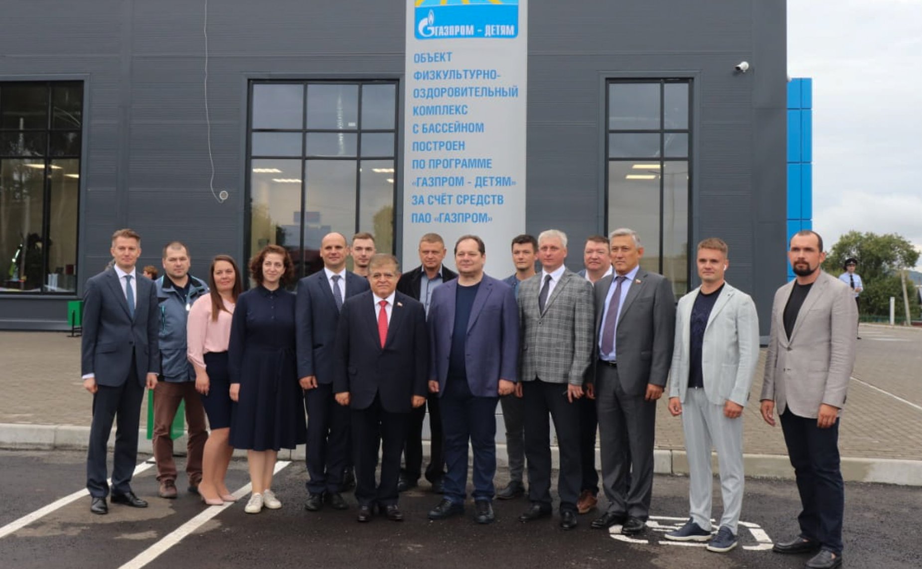 Юрий Валяев принял участие в торжественной церемонии открытия памятника «Фронтовой медсестре»