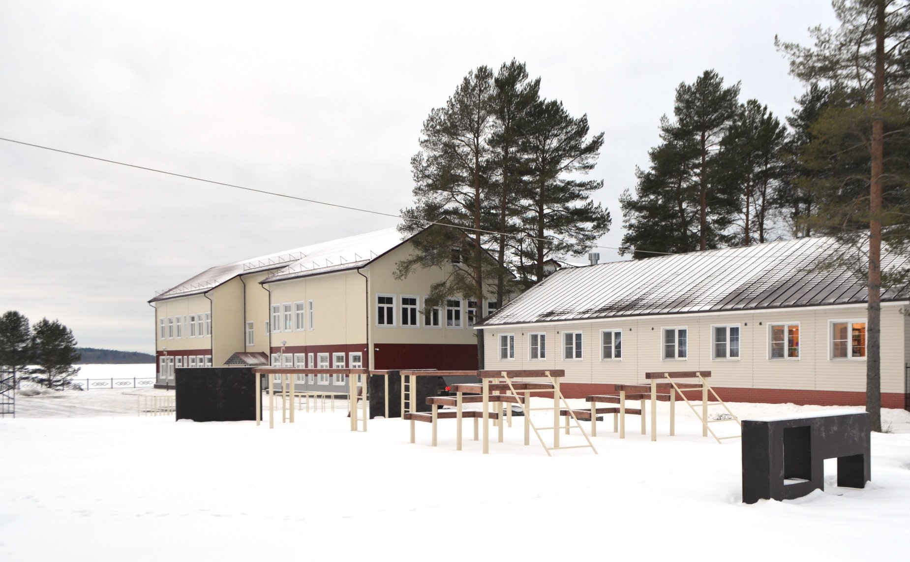 Ю. Воробьев принял участие в совещании по вопросу строительства и приемки школы на территории Центра образования, оздоровления детей и развития туризма «Корабелы Прионежья»