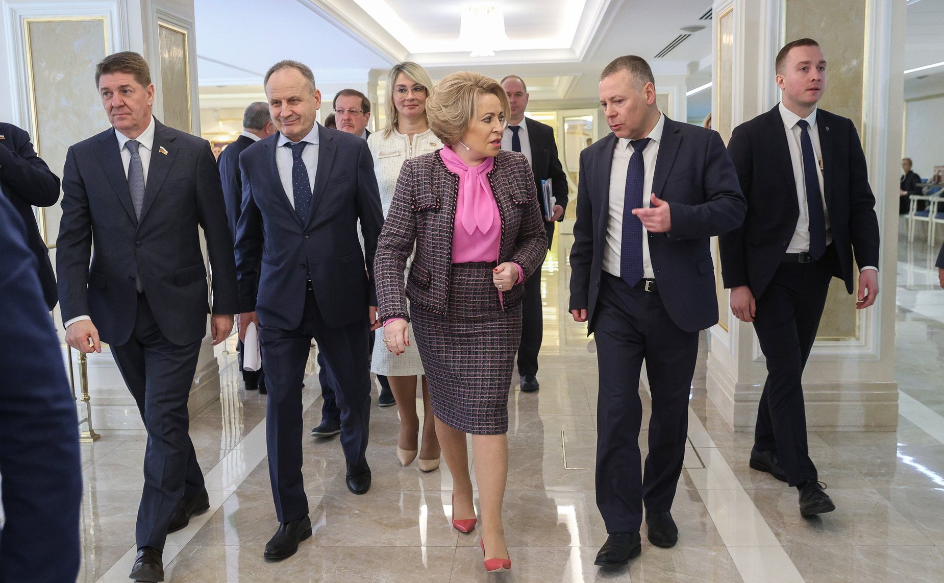 Валентина Матвиенко и Михаил Евраев осмотрели выставку, посвященную истории и перспективным направлениям развития Ярославской области