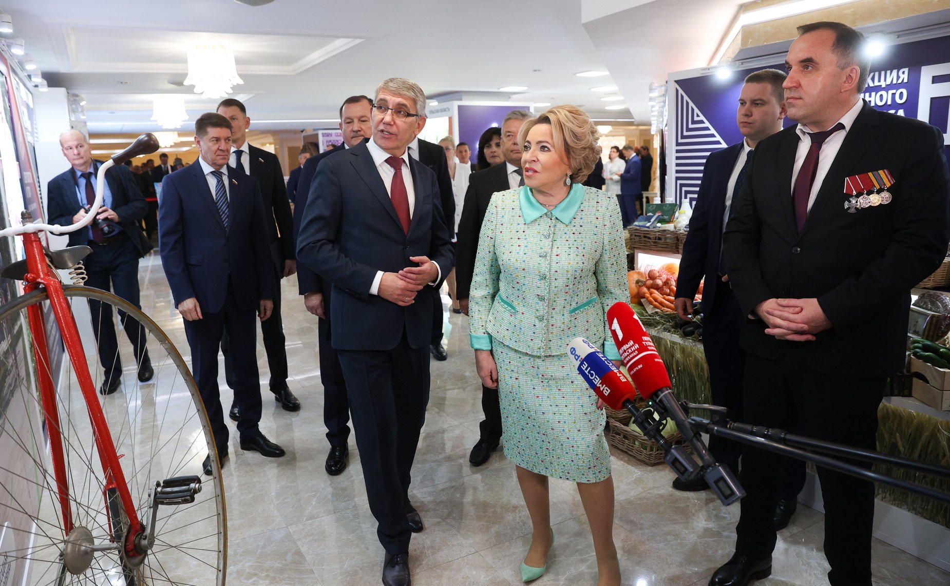 Валентина Матвиенко и Дмитрий Миляев осмотрели выставку, посвященную истории, культуре и перспективным направлениям развития Тульской области