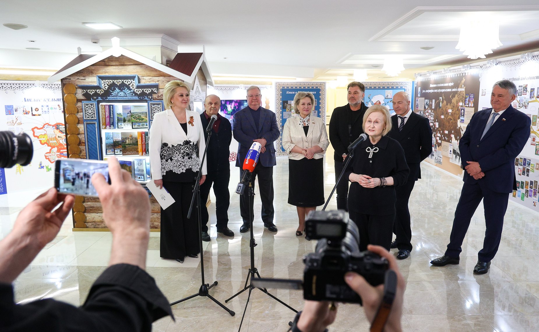 Открытие в Совете Федерации выставки «Единство России в книгах: о труде, ценностях, языке и любви к родной земле»