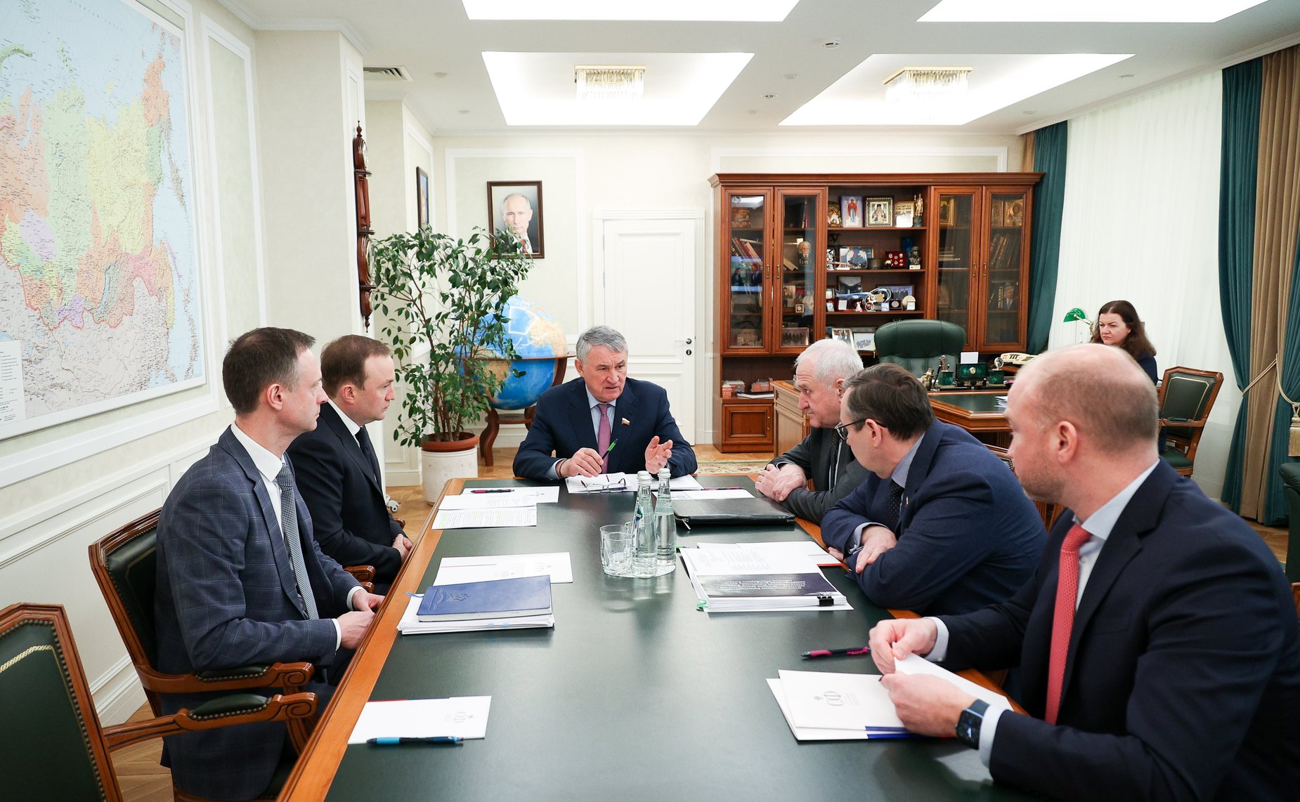 Заместитель Председателя СФ Юрий Воробьев провел рабочее совещание с представителями Министерства обороны