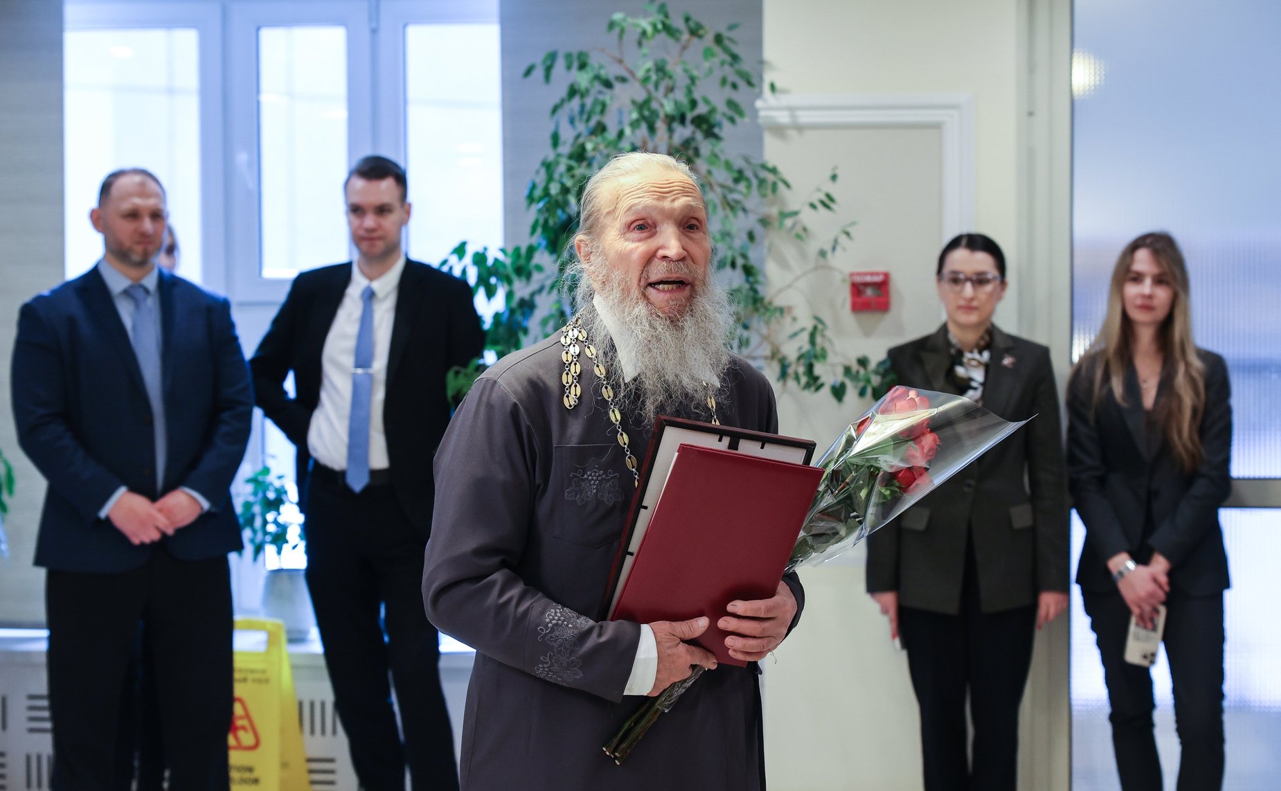 Ольга Епифанова открыла в Совете Федерации выставку живописи Петра Кочанова «За Святую Русь помолюсь…»