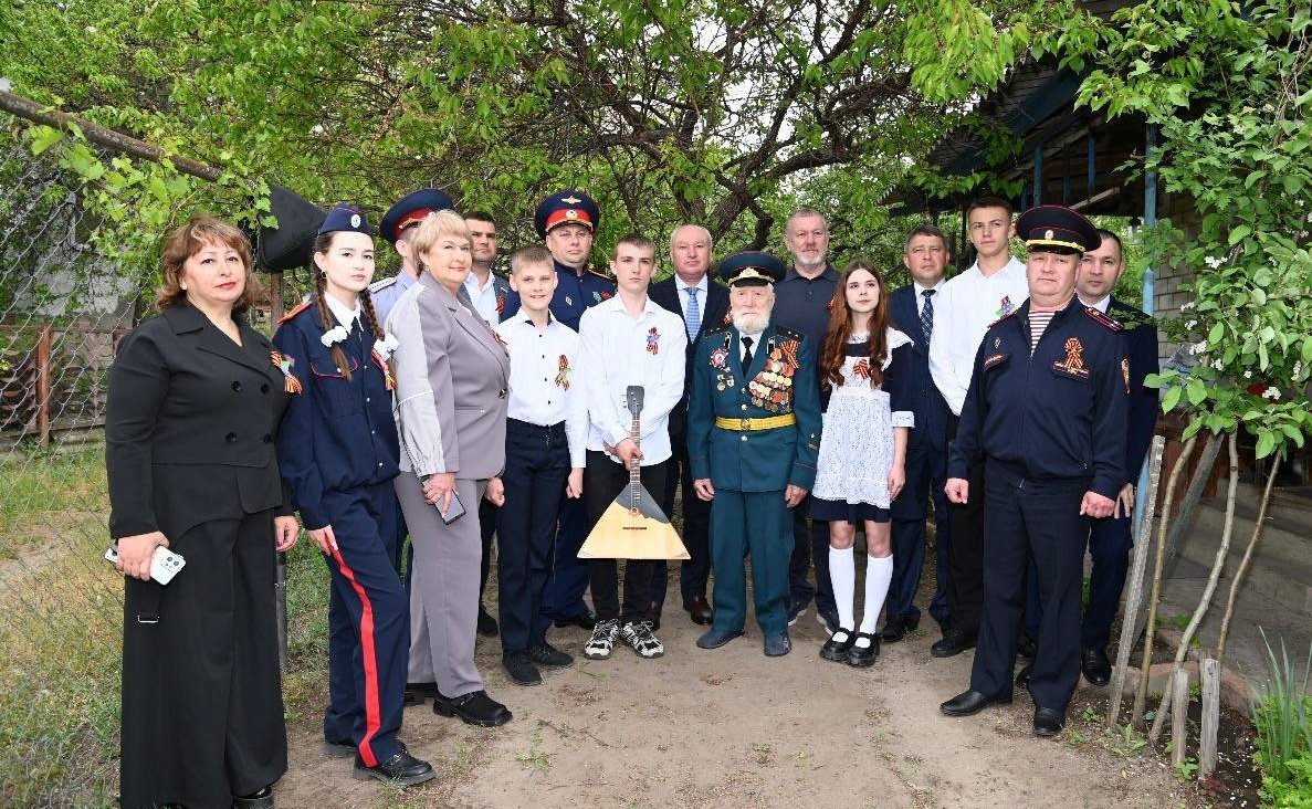 Сергей Горняков в Волгоградской области поздравил фронтовика с Днем Победы