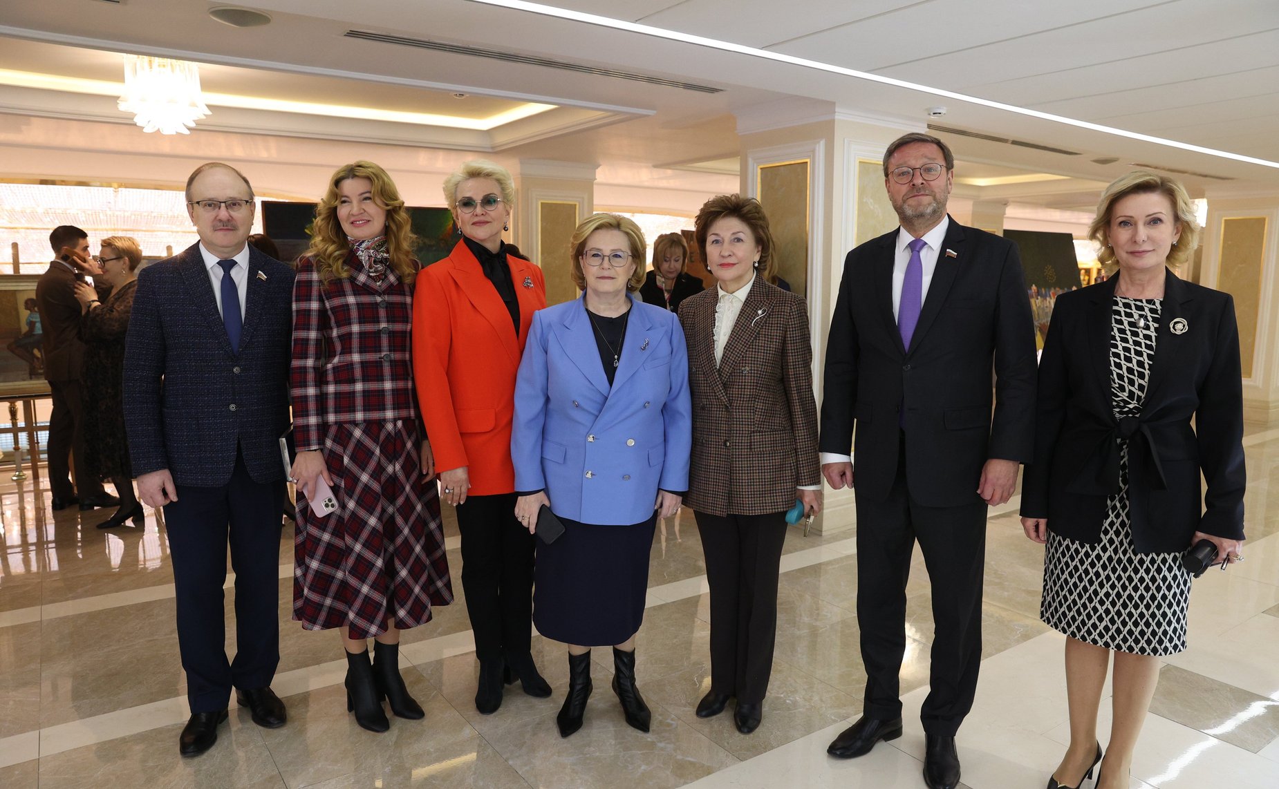 Валентина Матвиенко и Вероника Скворцова открыли выставку «ФМБА России: история, современность и будущее»