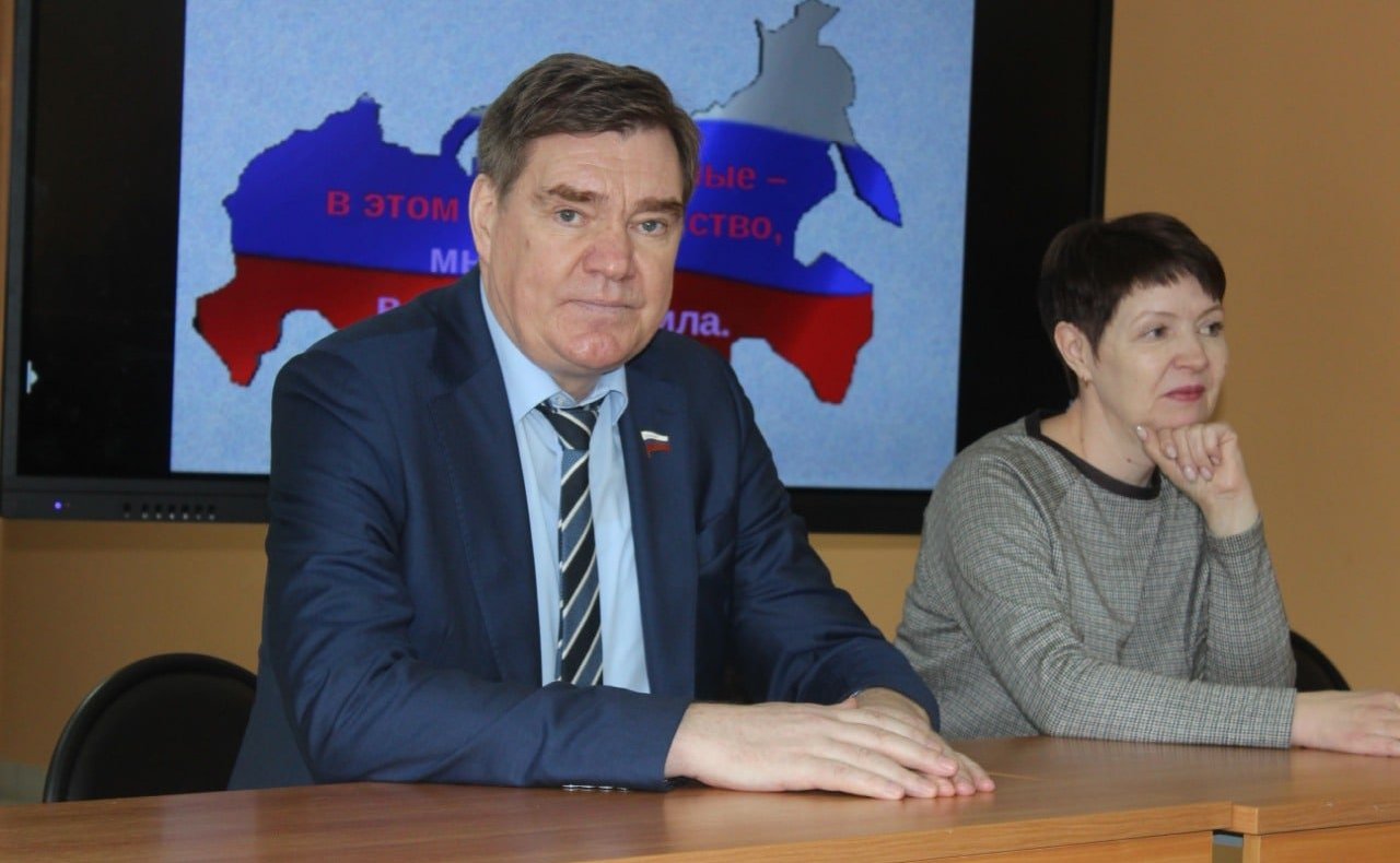 Александр Савин в ходе поездки в регион посетил Людиновскую школу №6