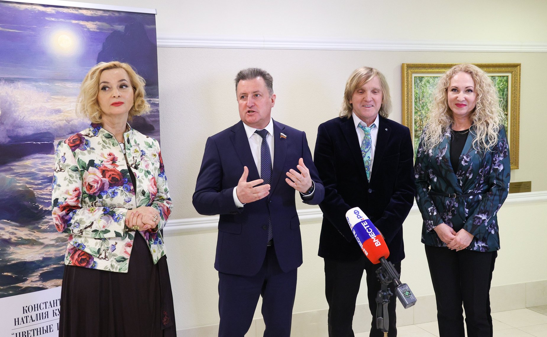 В Совете Федерации состоялось открытие выставки произведений живописи «Цветные письма в будущее»