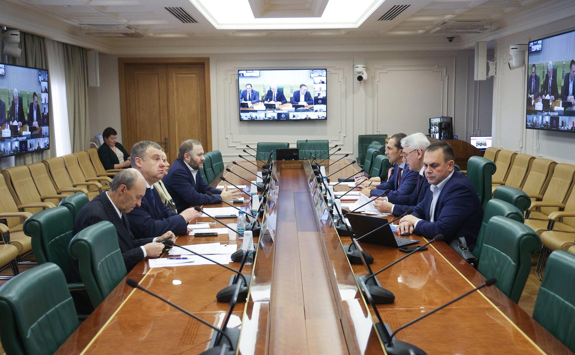 Круглый стол на тему «Вопросы государственной поддержки развития электроэнергетики на территории Дальневосточного федерального округа»