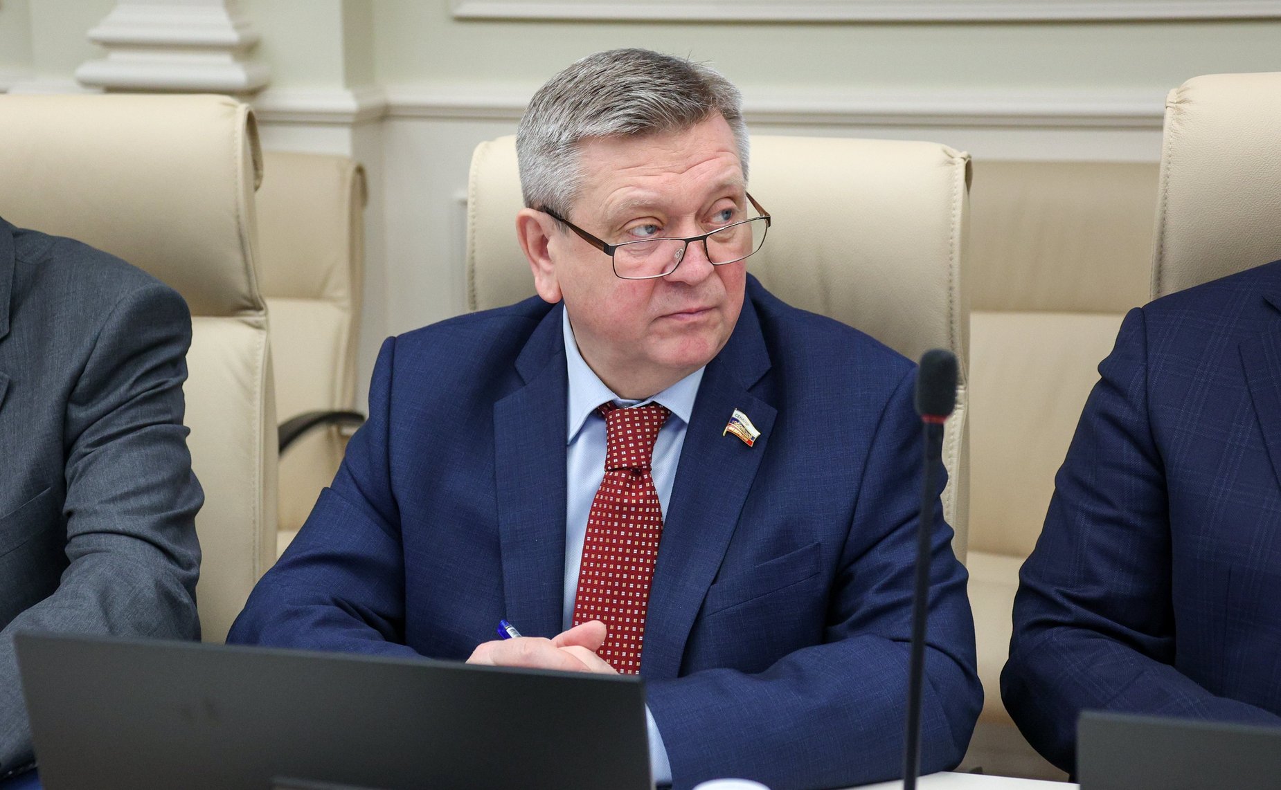 Александр Лутовинов