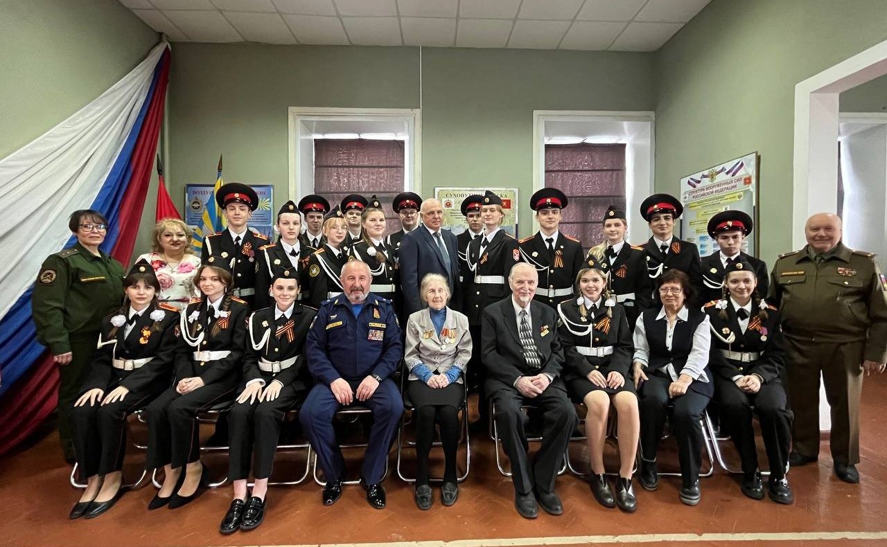 Андрей Шохин в рамках поездки в регион провел школьный Урок мужества