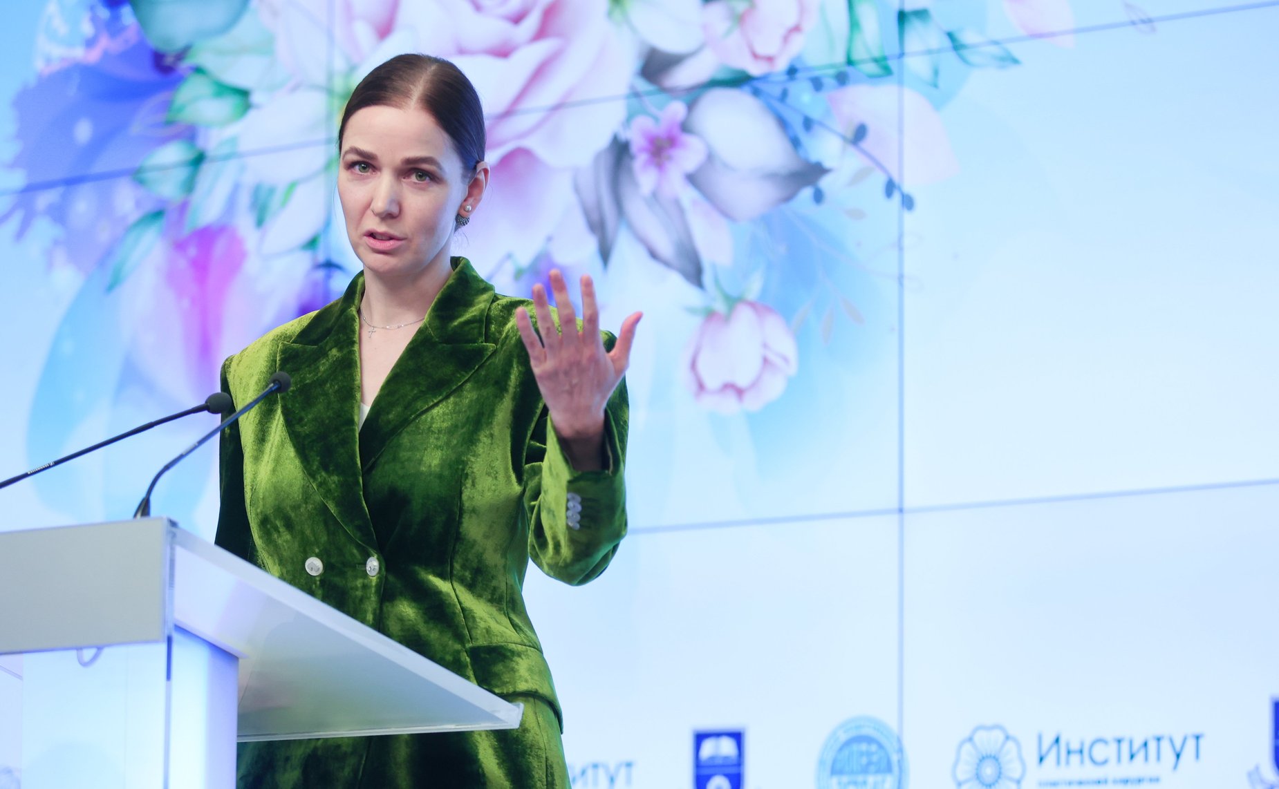 Заседание Дискуссионного клуба им. В.Г. Змазовой на тему: «Красота в женских руках!» (фото МИА «Россия Сегодня»)