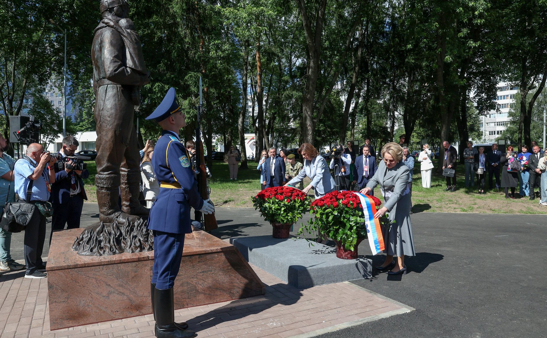 XIII Форум регионов Беларуси и России. Торжественная церемония открытия памятника летчику гвардии лейтенанту А.П. Мамкину