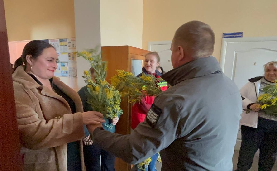 Игорь Кастюкевич поздравил коллектив станции скорой помощи в Херсонской области с наступающим 8 марта
