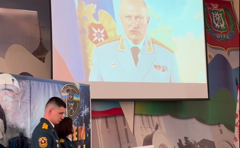 Эдуард Исаков в преддверии 375-й годовщины пожарной охраны России посетил 7-й пожарно-спасательный отряд города Ханты-Мансийска