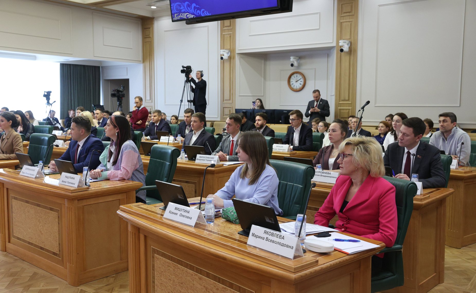 Встреча Председателя СФ Валентины Матвиенко с победителями Всероссийского конкурса молодежных авторских проектов и проектов в сфере образования «Моя страна- моя Россия»