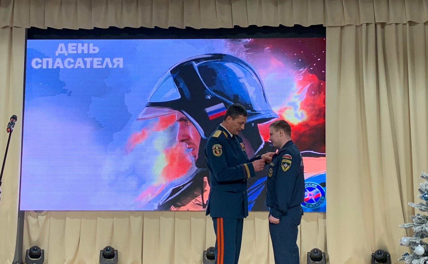 Заместитель Председателя СФ Юрий Воробьев посетил Вологодский образовательный центр – кадетскую школу «Корабелы Прионежья», где состоялись мероприятия, посвященные Дню спасателя