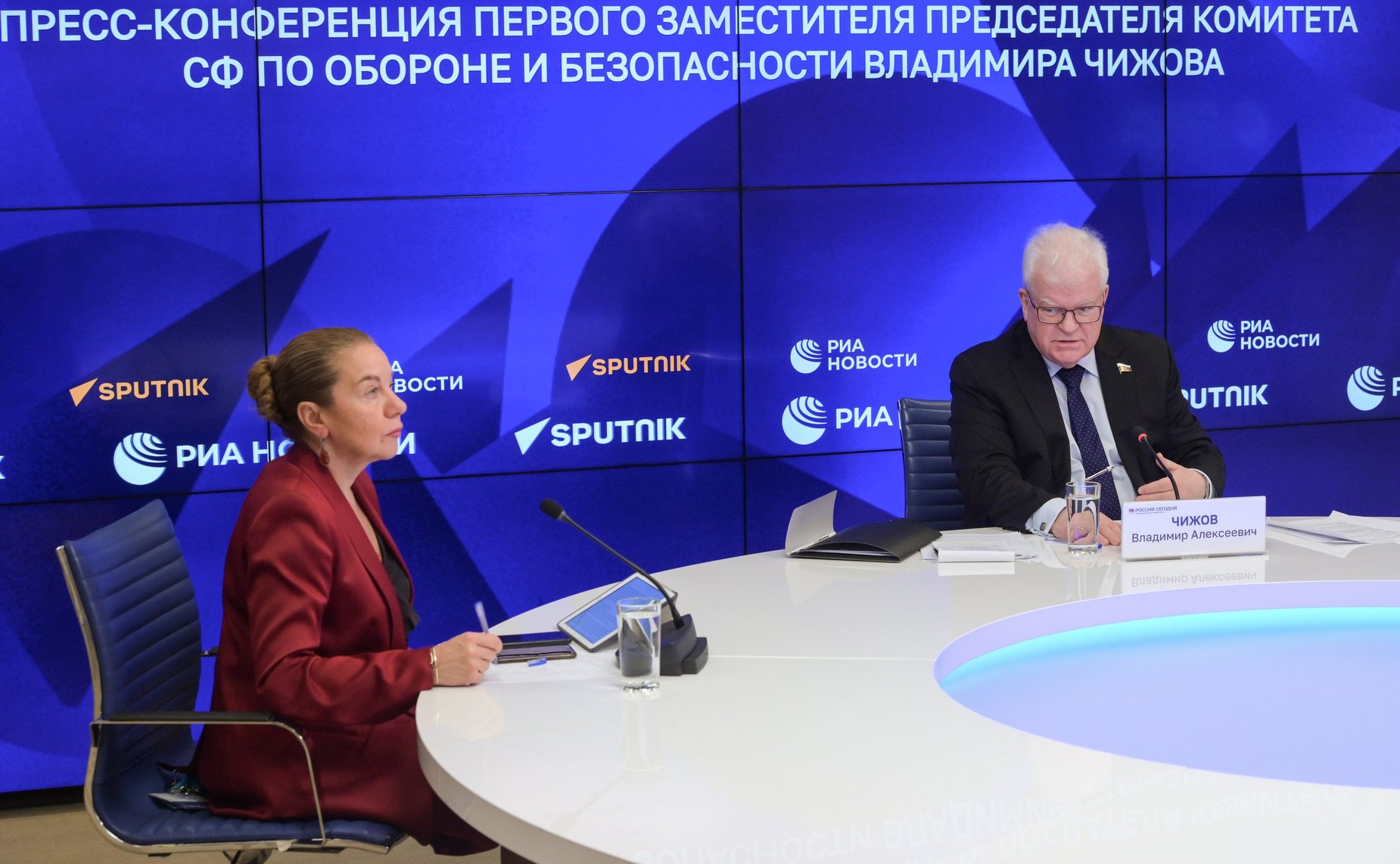 В пресс-центре МИА «Россия сегодня» состоялась пресс-конференция первого заместителя председателя Комитета СФ по обороне и безопасности Владимира Чижова, посвященная предстоящему саммиту Европейского Союза