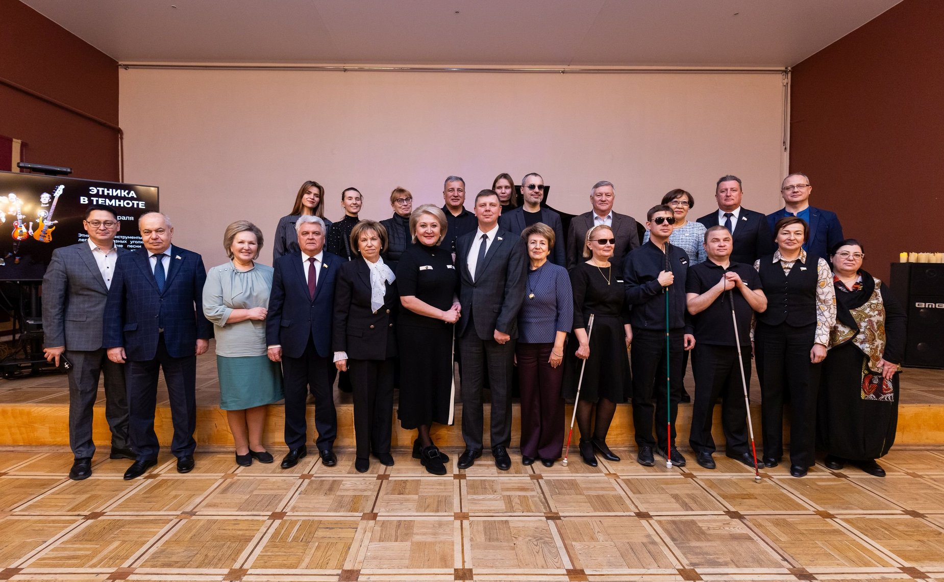 Сенаторы посетили уникальный концерт, который проходит в абсолютной темноте, так как его главные исполнители – незрячие люди