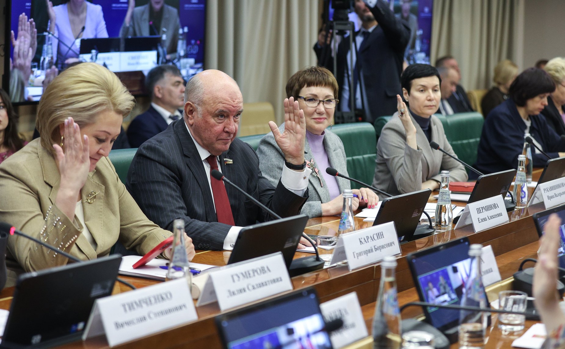 Заседание парламентской комиссии по расследованию преступных действий в отношении несовершеннолетних со стороны киевского режима