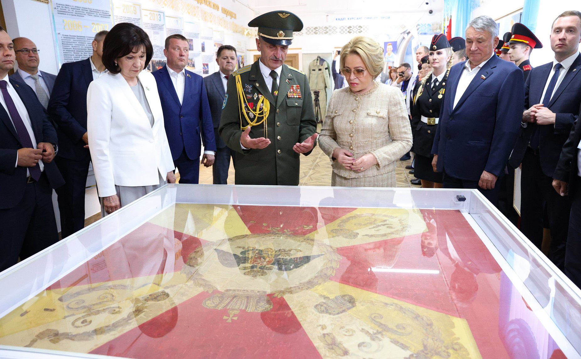 Валентина Матвиенко и Наталья Кочанова начали работу на ХI Форуме регионов Беларуси и России с визита в Полоцк и посещения местного кадетского училища