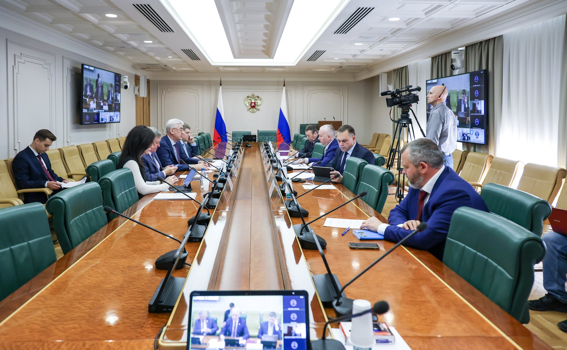 Круглый стол на тему «Сбалансированное развитие энергетического комплекса на территории Дальневосточного федерального округа с учетом перехода на механизмы конкурентного рынка в условиях роста спроса на электрическую энергию»