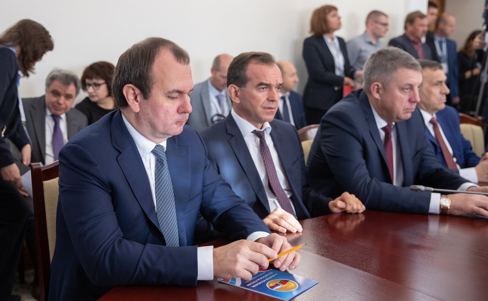 В. Матвиенко и М. Мясникович провели совместную встречу с руководителями субъектов России и Беларуси