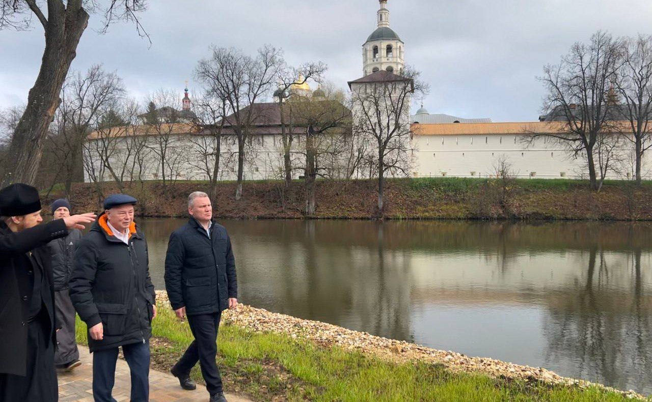 Анатолий Артамонов совершил рабочую поездку в Боровский муниципальный округ, где принял участие в ряде мероприятий