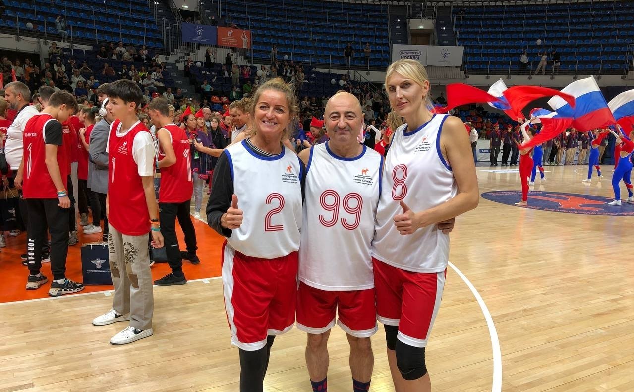 Александр Вайнберг принял участие в благотворительном баскетбольном матче «Шаг вместе»