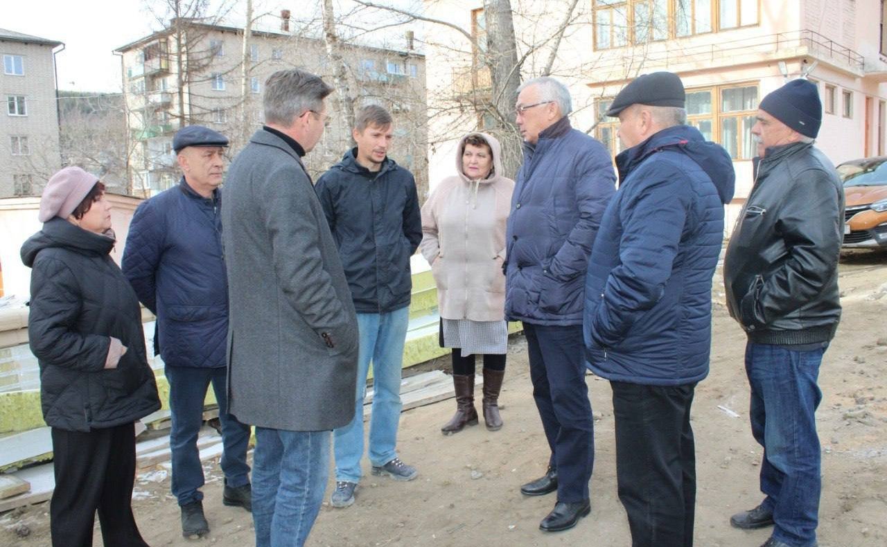 Баир Жамсуев проверил ход строительства модульных спортзалов в Забайкалье