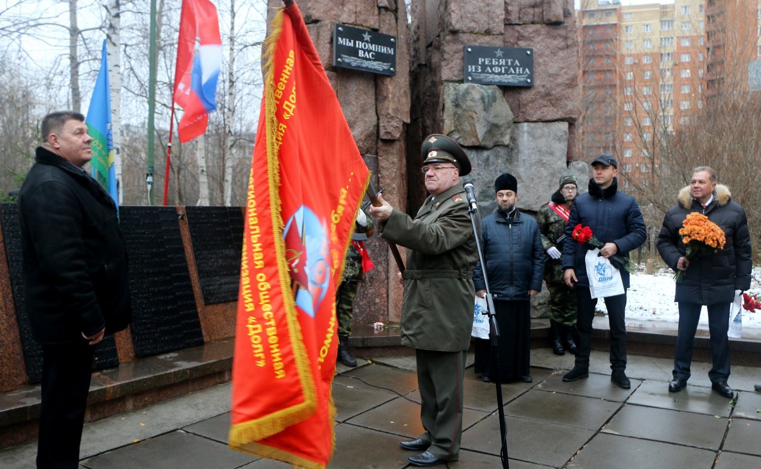Виктор Павленко принял участие в открытии памятного знака «Солдатским матерям» на Архангельском мемориале «Площадь памяти»