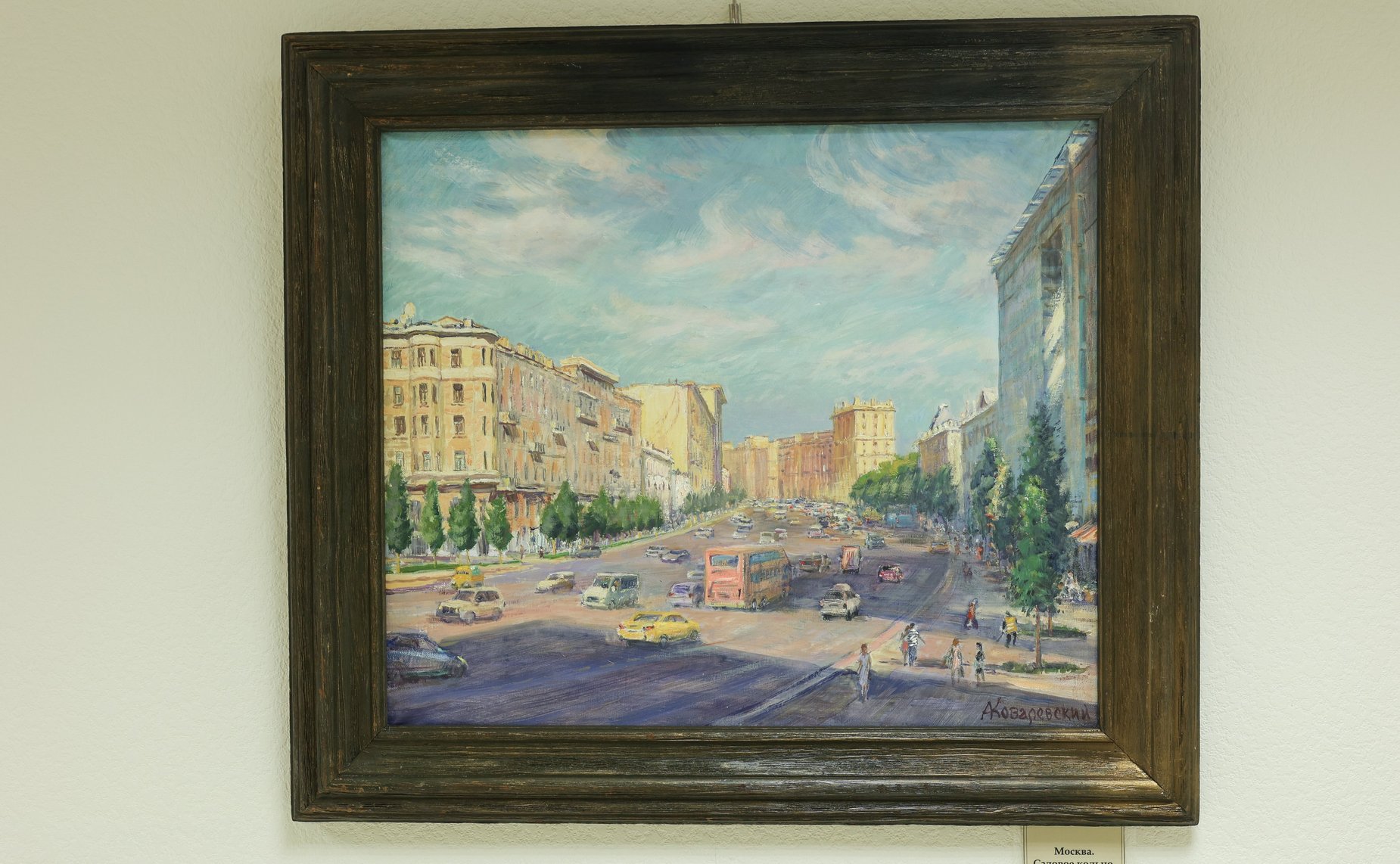 Дина Оюн открыла в верхней палате парламента выставку живописи московского художника Андрея Ковалевского «Мир на палитре»