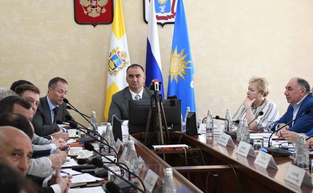 Заместитель председателя Комитета СФ по социальной политике Мохмад Ахмадов провел выездное совещание по вопросу мониторинга реализации положений Федерального закона, направленного на гармонизацию законодательства о спорте